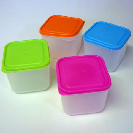 How to Use Square Plastic Containers?