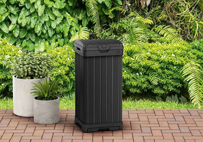 Good quality large plastic bin with lids